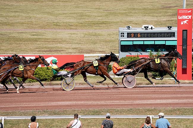 Photo d'arrivée de la course pmu PRIX D'UZERCHE à ENGHIEN le Samedi 16 juillet 2022