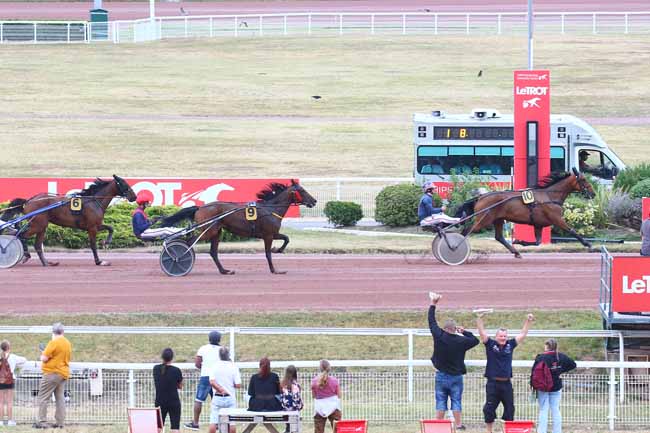 Photo d'arrivée de la course pmu PRIX DES HALLES à ENGHIEN le Mercredi 20 juillet 2022