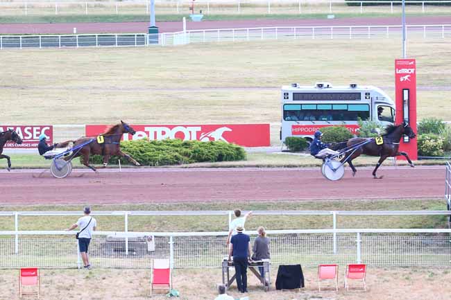 Photo d'arrivée de la course pmu PRIX DE LA GOUTTE D'OR à ENGHIEN le Mercredi 20 juillet 2022