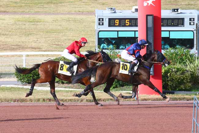 Photo d'arrivée de la course pmu PRIX DE LA PLACE DAUPHINE à ENGHIEN le Mercredi 20 juillet 2022