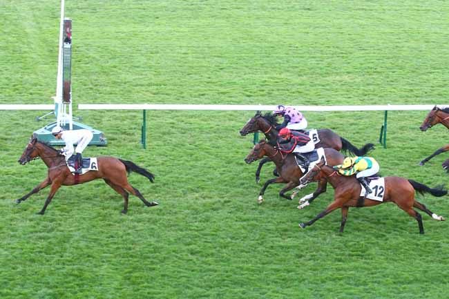 Photo d'arrivée de la course pmu PRIX DE LA VENUS DE PARIS - GRAND PRIX DES FEMMES JOCKEYS à LONGCHAMP le Jeudi 21 juillet 2022