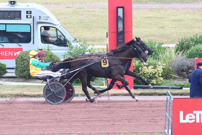 Photo d'arrivée de la course pmu PRIX DE LA PORTE DES LILAS à ENGHIEN le Samedi 23 juillet 2022