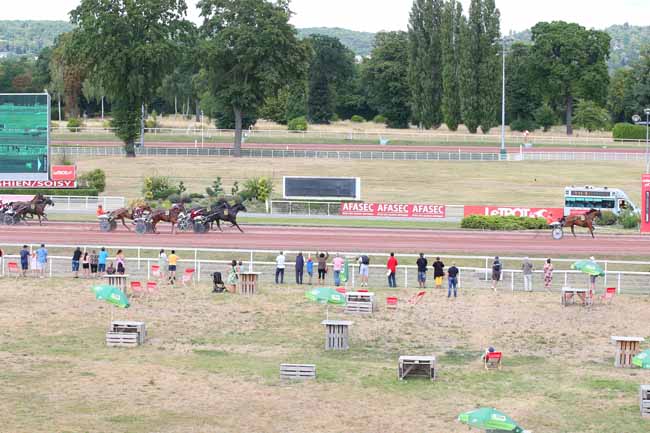 Photo d'arrivée de la course pmu PRIX DE CLIGNANCOURT à ENGHIEN le Mercredi 27 juillet 2022
