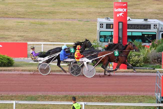 Photo d'arrivée de la course pmu PRIX DE LA CHAUSSEE D'ANTIN à ENGHIEN le Mercredi 27 juillet 2022