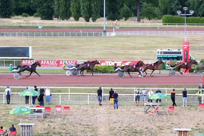 Photo d'arrivée de la course pmu PRIX DU MEDOC à ENGHIEN le Mercredi 27 juillet 2022