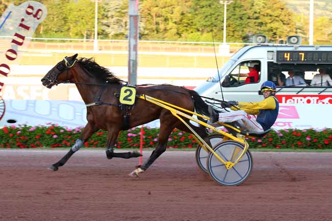Photo d'arrivée de la course pmu PRIX HENRI BALLIERE à CABOURG le Vendredi 29 juillet 2022