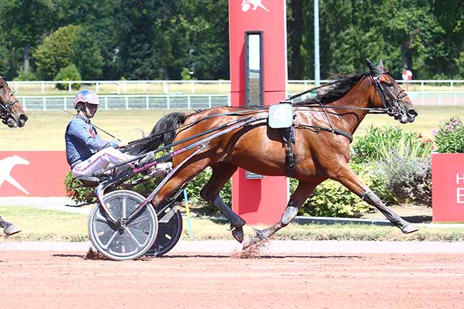 Photo d'arrivée de la course pmu PRIX DE VOUVRAY à ENGHIEN le Samedi 30 juillet 2022