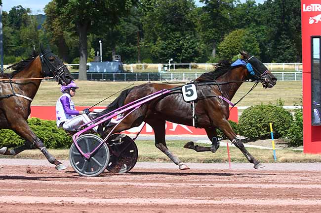 Photo d'arrivée de la course pmu PRIX DOMINIQUE SAVARY à ENGHIEN le Samedi 30 juillet 2022