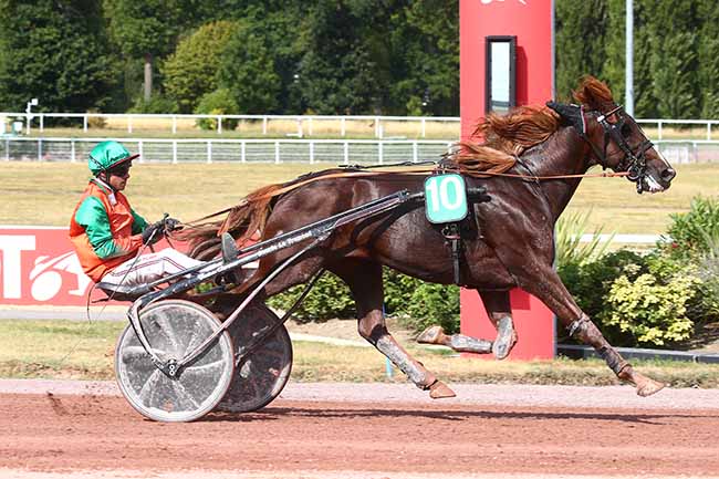 Photo d'arrivée de la course pmu PRIX DE L'HAY-LES-ROSES à ENGHIEN le Samedi 30 juillet 2022
