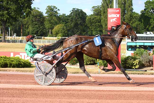 Photo d'arrivée de la course pmu PRIX D'ETAIN à ENGHIEN le Samedi 30 juillet 2022
