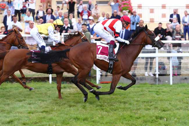 Photo d'arrivée de la course pmu PRIX LE CERCLE DE DEAUVILLE (PRIX DES TRITONS) à CLAIREFONTAINE le Dimanche 31 juillet 2022