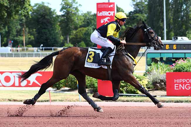 Photo d'arrivée de la course pmu PRIX DE RUFFEC à ENGHIEN le Dimanche 31 juillet 2022