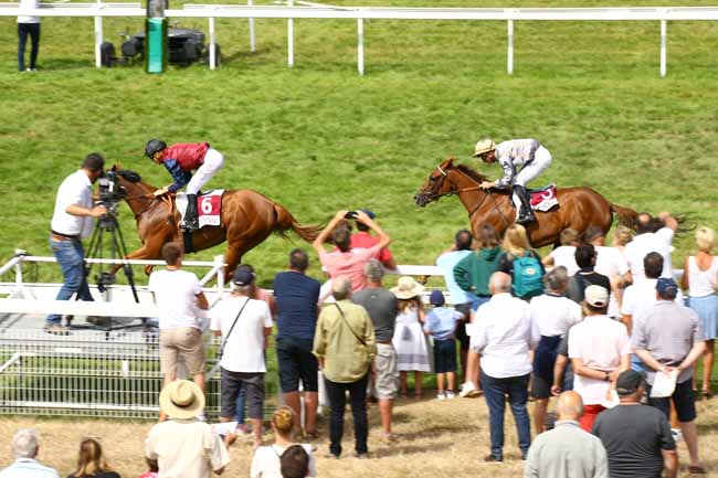 Photo d'arrivée de la course pmu PRIX COUPLE GAGNANT, PLACE, ORDRE (PRIX ROSELIERE) à CLAIREFONTAINE le Mercredi 3 août 2022