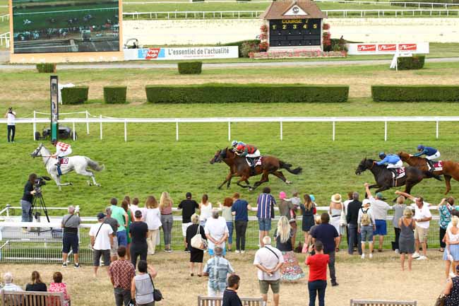 Photo d'arrivée de la course pmu PRIX PARI TRIO (PRIX DES PATURAGES) à CLAIREFONTAINE le Mercredi 3 août 2022