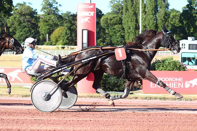 Photo d'arrivée de la course pmu PRIX D'UZES à ENGHIEN le Samedi 6 août 2022