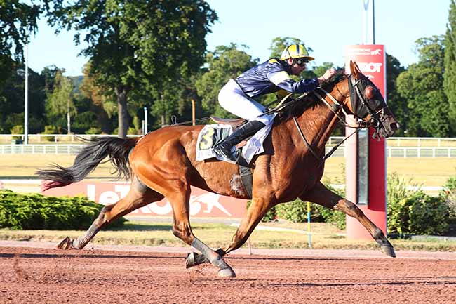 Photo d'arrivée de la course pmu PRIX DE MONTEVRAIN à ENGHIEN le Samedi 6 août 2022