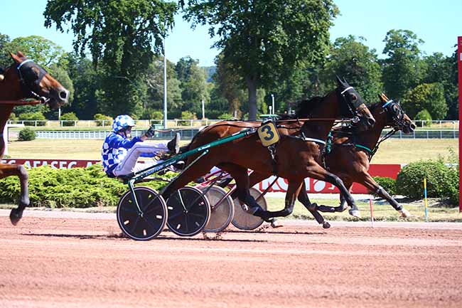 Photo d'arrivée de la course pmu PRIX DE TOURTOIRAC à ENGHIEN le Dimanche 7 août 2022