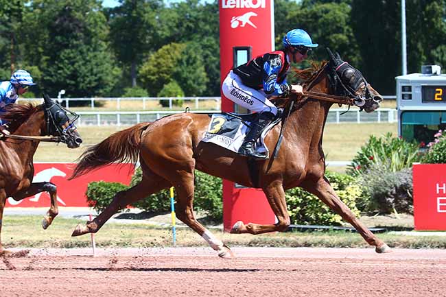 Photo d'arrivée de la course pmu PRIX DE FORGES-LES-EAUX à ENGHIEN le Dimanche 7 août 2022