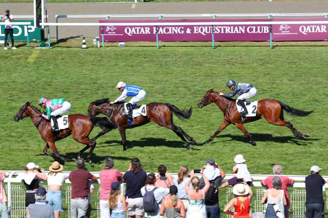 Photo d'arrivée de la course pmu PRIX DU SECOURS POPULAIRE FRANCAIS (PRIX DE CAEN) à DEAUVILLE le Mardi 9 août 2022