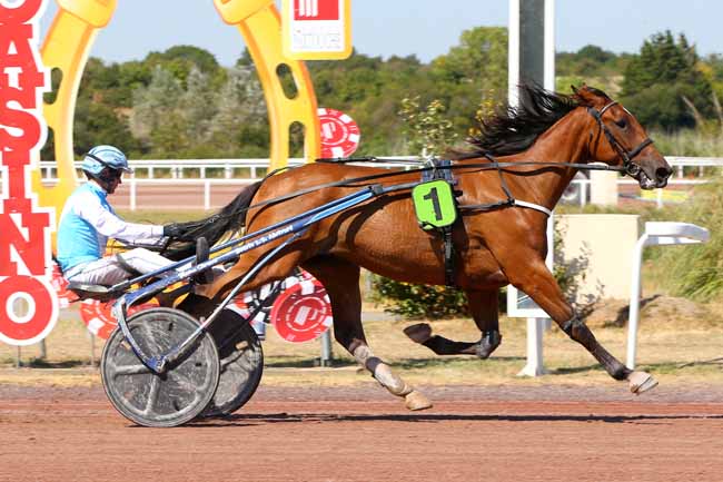 Photo d'arrivée de la course pmu PRIX ANDRE CARRUS à PORNICHET le Mercredi 10 août 2022