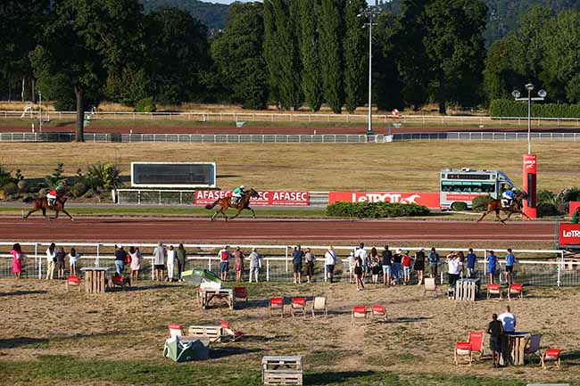 Photo d'arrivée de la course pmu PRIX DE L'AIGLE à ENGHIEN le Jeudi 11 août 2022