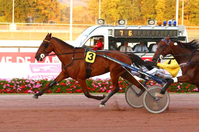 Photo d'arrivée de la course pmu PRIX DES DAUPHINELLES à CABOURG le Vendredi 12 août 2022
