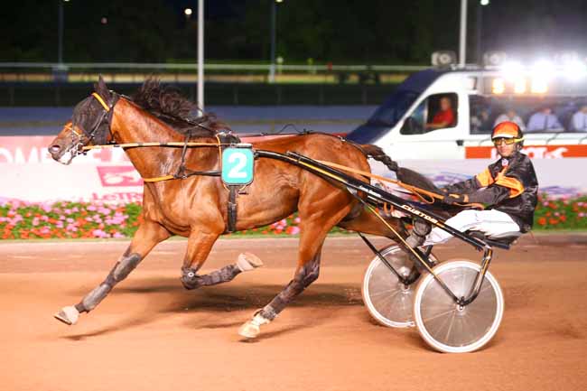 Photo d'arrivée de la course pmu PRIX DES SOUCIS à CABOURG le Vendredi 12 août 2022