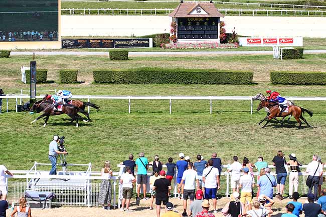 Photo d'arrivée de la course pmu PRIX ROUEN TATTOO FESTIVAL (PRIX VOIX DU NORD) à CLAIREFONTAINE le Samedi 13 août 2022