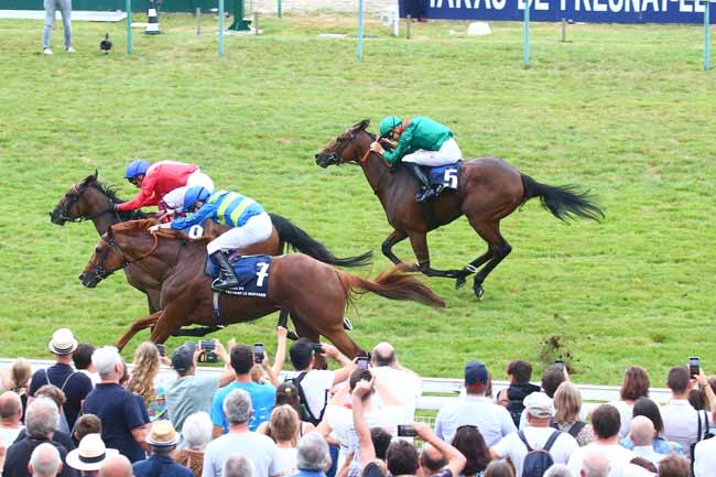 Photo d'arrivée de la course pmu PRIX DU HARAS DE FRESNAY-LE-BUFFARD JACQUES LE MAROIS à DEAUVILLE le Dimanche 14 août 2022