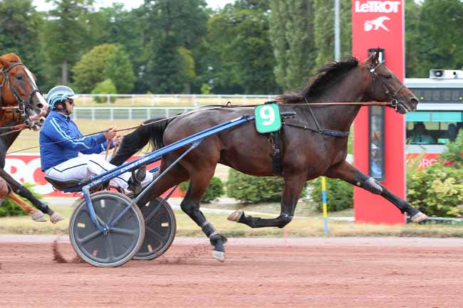 Photo d'arrivée de la course pmu PRIX D'ARGENTEUIL à ENGHIEN le Dimanche 14 août 2022