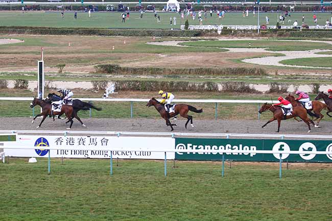 Photo d'arrivée de la course pmu PRIX HOTEL BARRIERE LE ROYAL DEAUVILLE & TROPHEE STUDIO HARCOURT à DEAUVILLE le Lundi 15 août 2022