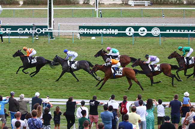 Photo d'arrivée de la course pmu PRIX DAUGER - CATEGORIE LEADERSHIP & MANAGEMENT à DEAUVILLE le Mardi 16 août 2022