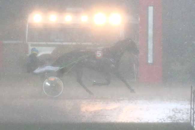 Photo d'arrivée de la course pmu PRIX D'ELANCOURT à ENGHIEN le Mardi 16 août 2022