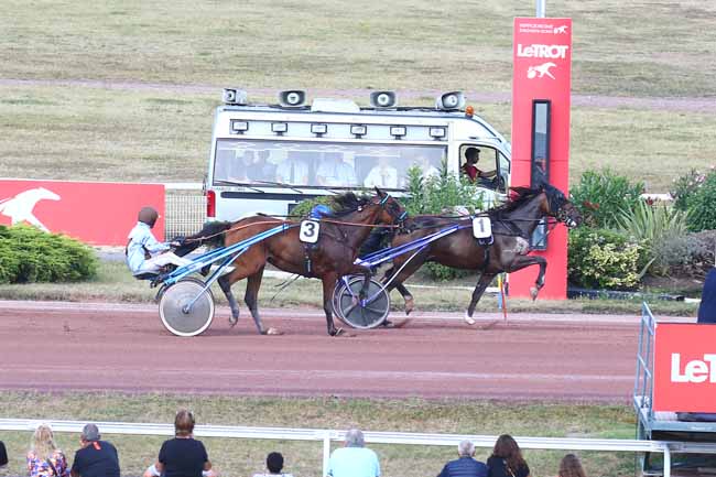 Photo d'arrivée de la course pmu PRIX DE LA PORTE DE PASSY à ENGHIEN le Mercredi 17 août 2022