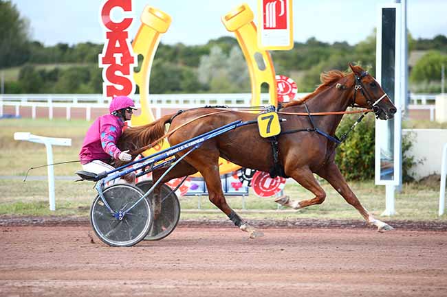 Photo d'arrivée de la course pmu PRIX ENFANTS CANCER SANTE à PORNICHET le Vendredi 19 août 2022