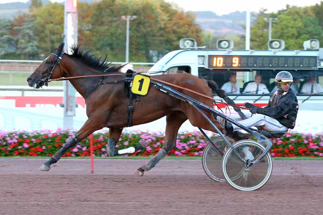 Photo d'arrivée de la course pmu PRIX FABIEN ROSSOLINI à CABOURG le Vendredi 26 août 2022
