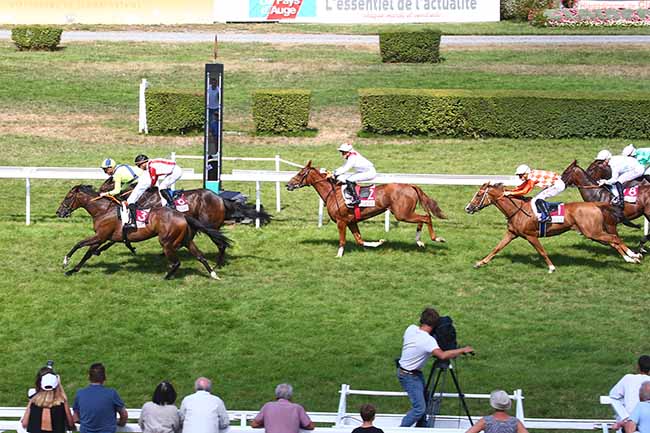 Photo d'arrivée de la course pmu PRIX MADEMOISELLE CAVALIERE (PRIX DU TREFLE) à CLAIREFONTAINE le Vendredi 26 août 2022