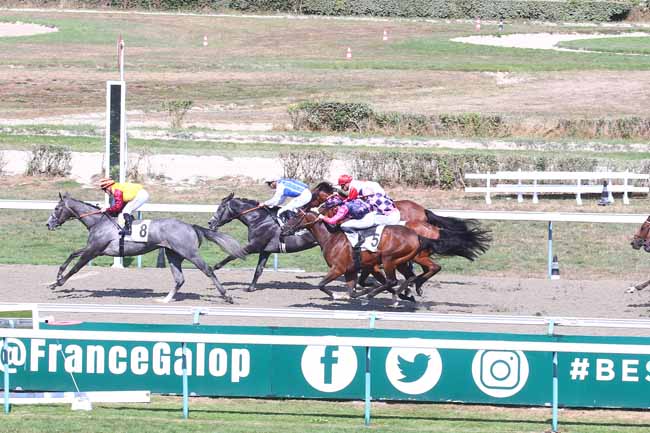 Photo d'arrivée de la course pmu PRIX DE LA RECONVERSION DES CHEVAUX DE COURSES (PRIX DES CHENETTES) à DEAUVILLE le Samedi 27 août 2022