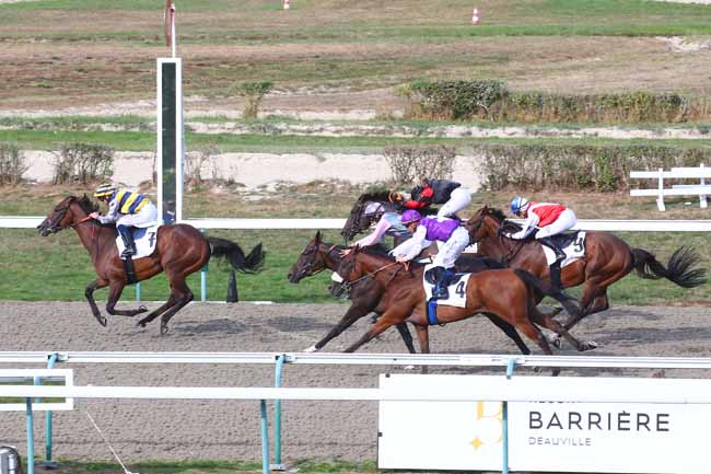 Photo d'arrivée de la course pmu PRIX HOTEL BARRIERE ''LE ROYAL'' DEAUVILLE à DEAUVILLE le Dimanche 28 août 2022