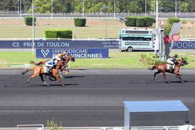Photo d'arrivée de la course pmu PRIX DE TOULON à PARIS-VINCENNES le Lundi 29 août 2022