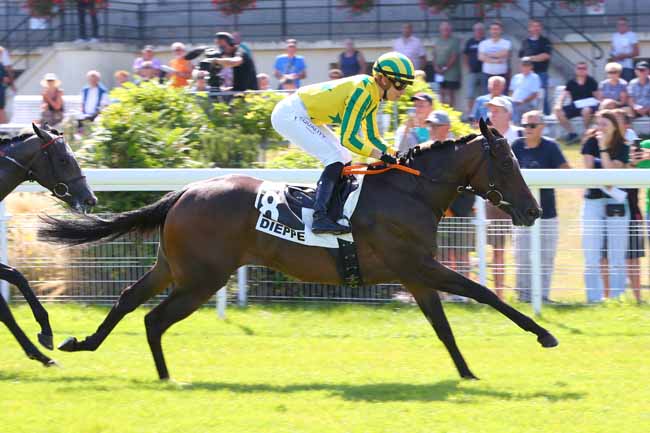 Photo d'arrivée de la course pmu PRIX DE FORGES-LES-EAUX à DIEPPE le Mardi 30 août 2022