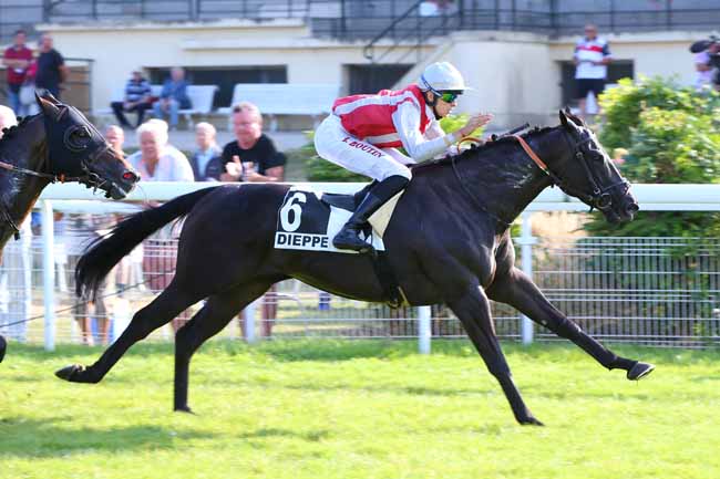 Photo d'arrivée de la course pmu PRIX DU CLUB DES COYOTES à DIEPPE le Mardi 30 août 2022