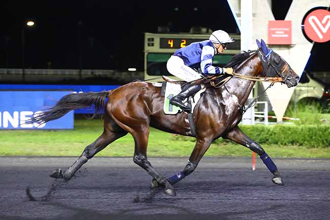 Photo d'arrivée de la course pmu PRIX CAMILLE DE WAZIERES à PARIS-VINCENNES le Vendredi 2 septembre 2022