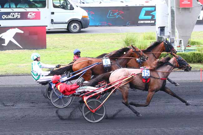 Photo d'arrivée de la course pmu CRITERIUM 3 ANS-Q3 - PRIX ANNICK DREUX à PARIS-VINCENNES le Samedi 3 septembre 2022