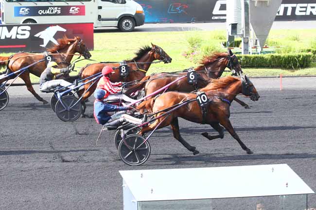 Photo d'arrivée de la course pmu CRITERIUM 4 ANS-Q3 - PRIX GASTON DE WAZIERES à PARIS-VINCENNES le Samedi 3 septembre 2022
