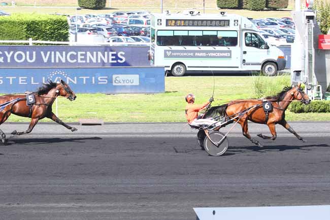 Photo d'arrivée de la course pmu PRIX STELLANTIS & YOU VINCENNES à PARIS-VINCENNES le Dimanche 18 septembre 2022