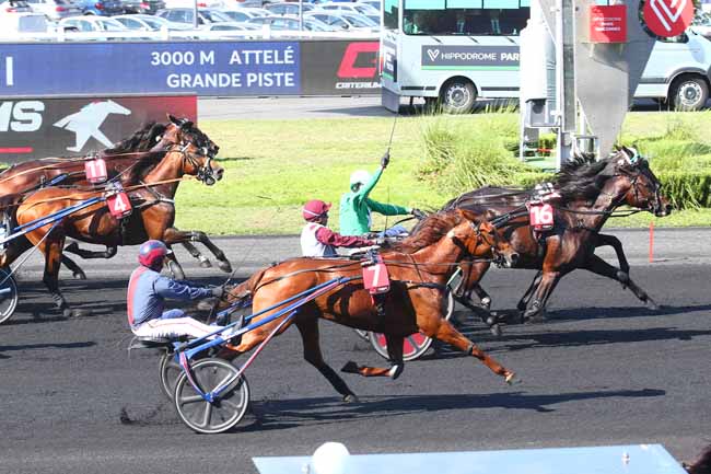 Photo d'arrivée de la course pmu CRITERIUM DES 5 ANS à PARIS-VINCENNES le Dimanche 18 septembre 2022
