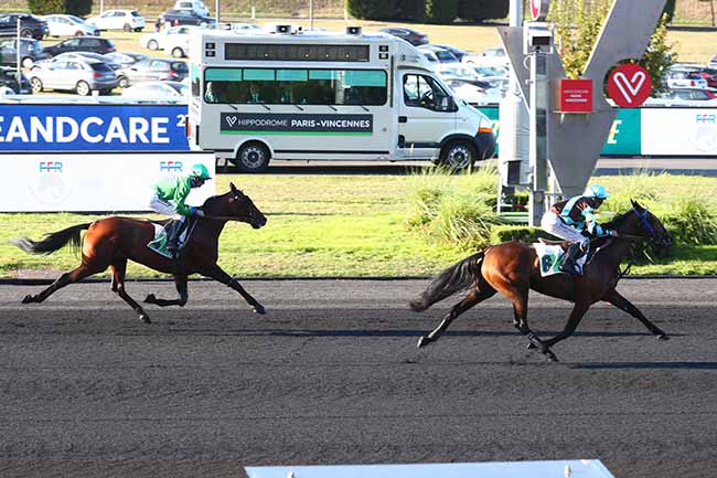 Photo d'arrivée de la course pmu PRIX ASSOCIATION FFR - RACEANDCARE à PARIS-VINCENNES le Dimanche 18 septembre 2022