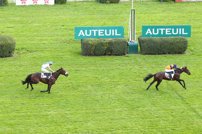 Photo d'arrivée de la course pmu PRIX DE THONON à AUTEUIL le Mardi 20 septembre 2022