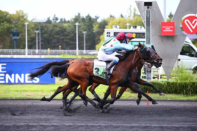 Photo d'arrivée de la course pmu PRIX ENIS à PARIS-VINCENNES le Mardi 20 septembre 2022